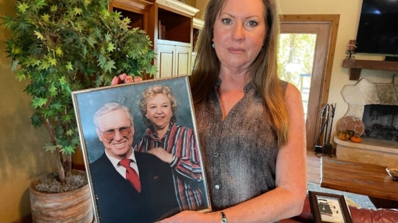 Suzanna Hupp with a photo of her parents